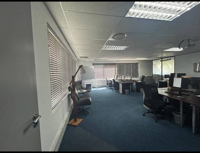 651M² OFFICE TO LET IN NEWLANDS